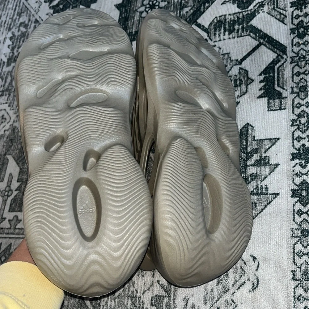 adidas Mens Yeezy Foam Runner Stone Sage Size 13